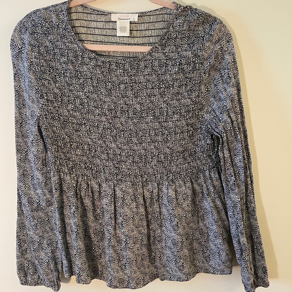 Adorable black and white leopard print blouse.
